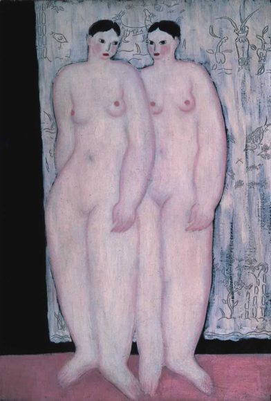 常玉《立てる二人の裸婦》1929年　油彩・キャンバス 提供：財團法人立青文教基金會 美人の二姉妹というモチーフは、大喬と小喬を思わせる。女性の後方にはスクラッチによって描かれたカーテンの柄が装飾的な効果を出している。