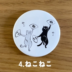 『ニューヨークで考え中』缶バッジ　4.ねこねこ